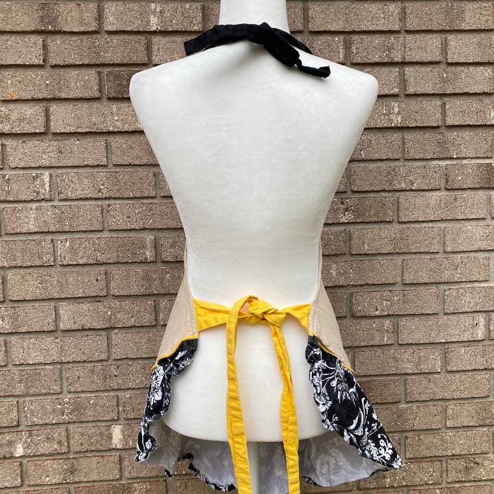 DII Queen Bee Ruffle Apron - Picture 5 of 6